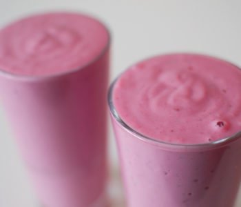 Przepis na owocowe smoothie – różowy flaming