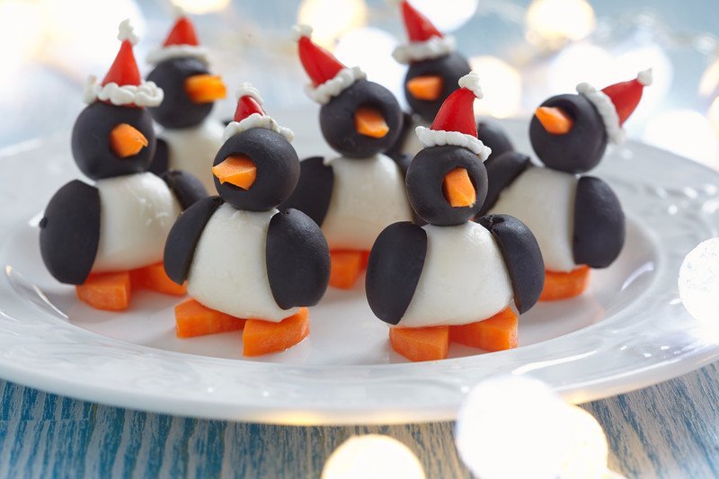 Jak zrobić pingwiny z mozzarelli i oliwek zabawne przepisy dla dzieci