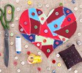 Serce z guzików walentykowe zabawy dla dzieci