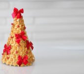 Jak zrobić choinkę z makaronu łatwe DIy dla dzieci ozdoby świąteczne