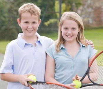 naNauka gry w tenisa dla mam i dzieci.