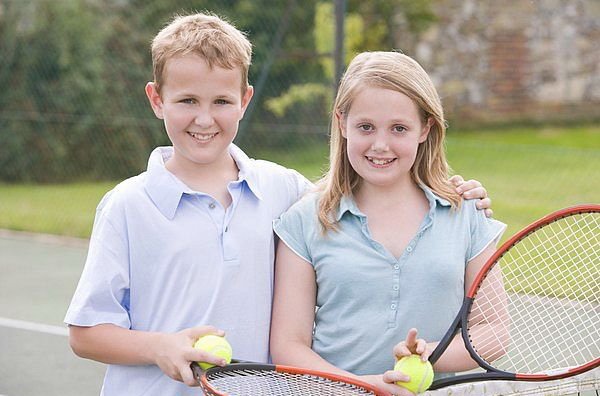 naNauka gry w tenisa dla mam i dzieci.