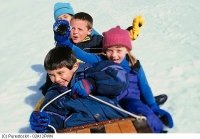 Kulig i zabawy na śniegu dla dzieci z rodzicami we Wrocławiu