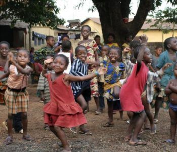 Taniec dla dzieci – rytmy i zabawy przy muzyce afrykańskiej na żywo!