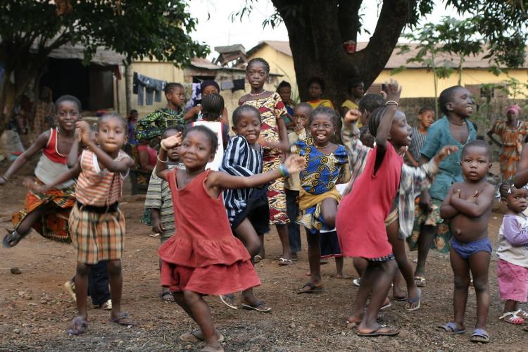 Taniec dla dzieci – rytmy i zabawy przy muzyce afrykańskiej na żywo!