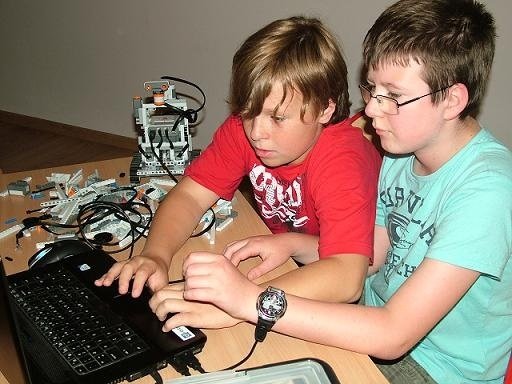 Zajęcia budowy i programowania robotów z klocków Lego Mindstorms NXT 2.0