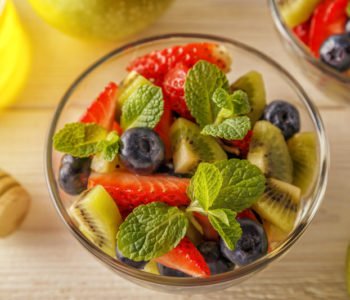 Przepis na owocową sałatkę z miodem