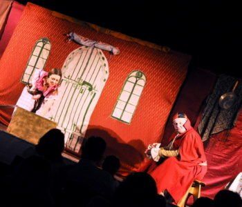 Księga pełna czarów