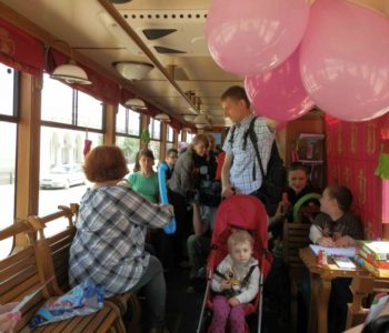 Święto dzieci i rodzin zastępczych uczczone w Warszawskim Tramwaju Promocyjnym