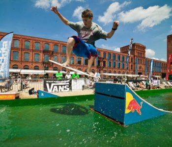 Czas na skimboarding, czyli woda na plaży w Manufakturze