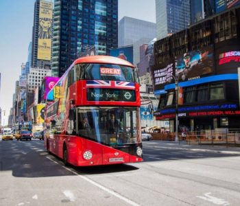 Londyński autobus na krakowskim rynku