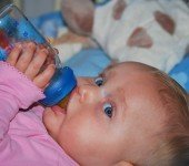 Karmienie dziecka butelką