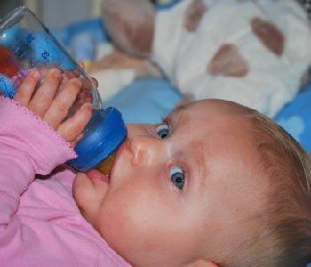 Sztuczne karmienie niemowląt