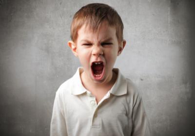 Mały buntownik, czyli o tym jak radzić sobie z wybuchami złości u dziecka?