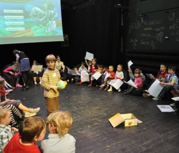 Mama, tata do teatru a dzieci do Paryża