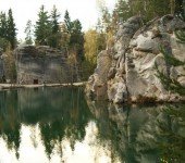 Skalne Miasto w Adrspach Czechach - jezioro