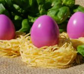 Dzielenie się święconym jajkiem, wierszyk na Wielkanoc