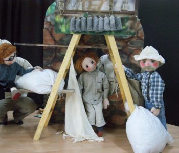 Byś i Dyś odwiedzą dzieci w Rumi