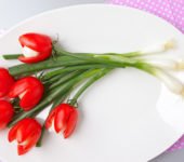 przepis na tulipany z pomidorków i mozzarellu