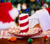 Święty Mikołaj nocą wędruje piosenka dla dzieci, tekst i melodia