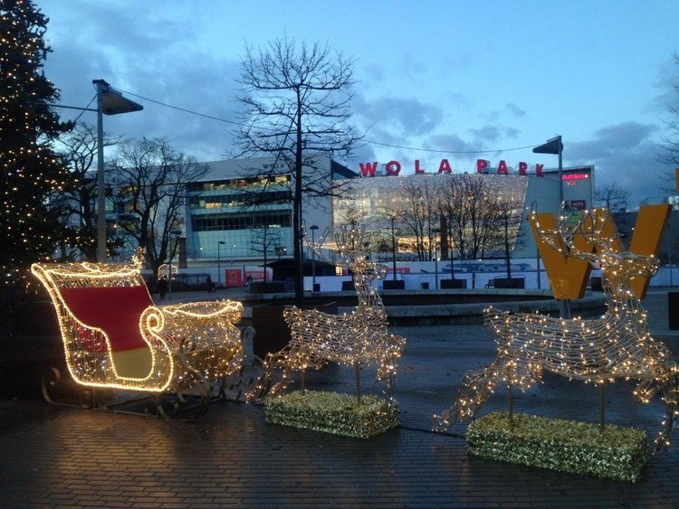 Lodowisko, świąteczne iluminacje w Wola Parku