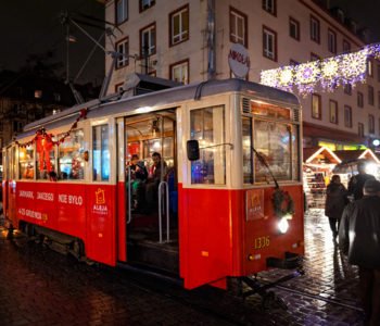Od minionego poniedziałku po wrocławskich torach mknie zabytkowy tramwaj Mikołaj, który rozsiewa świ