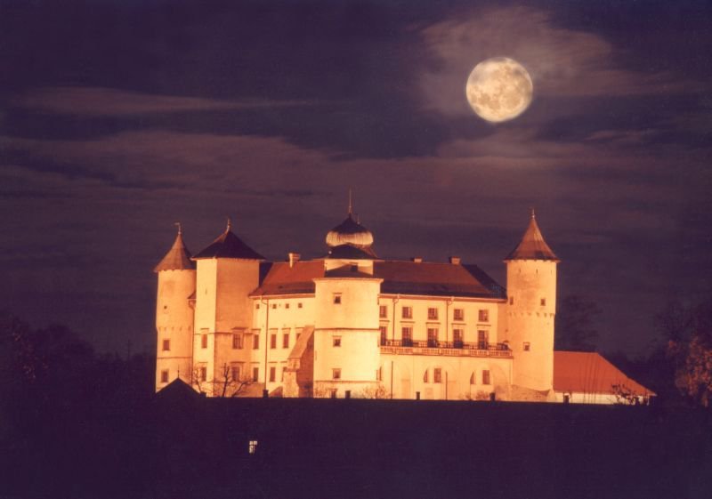 Zamek w Nowym Wiśniczu nocą