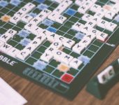 Scrabble - plansza z rozpoczętą grą