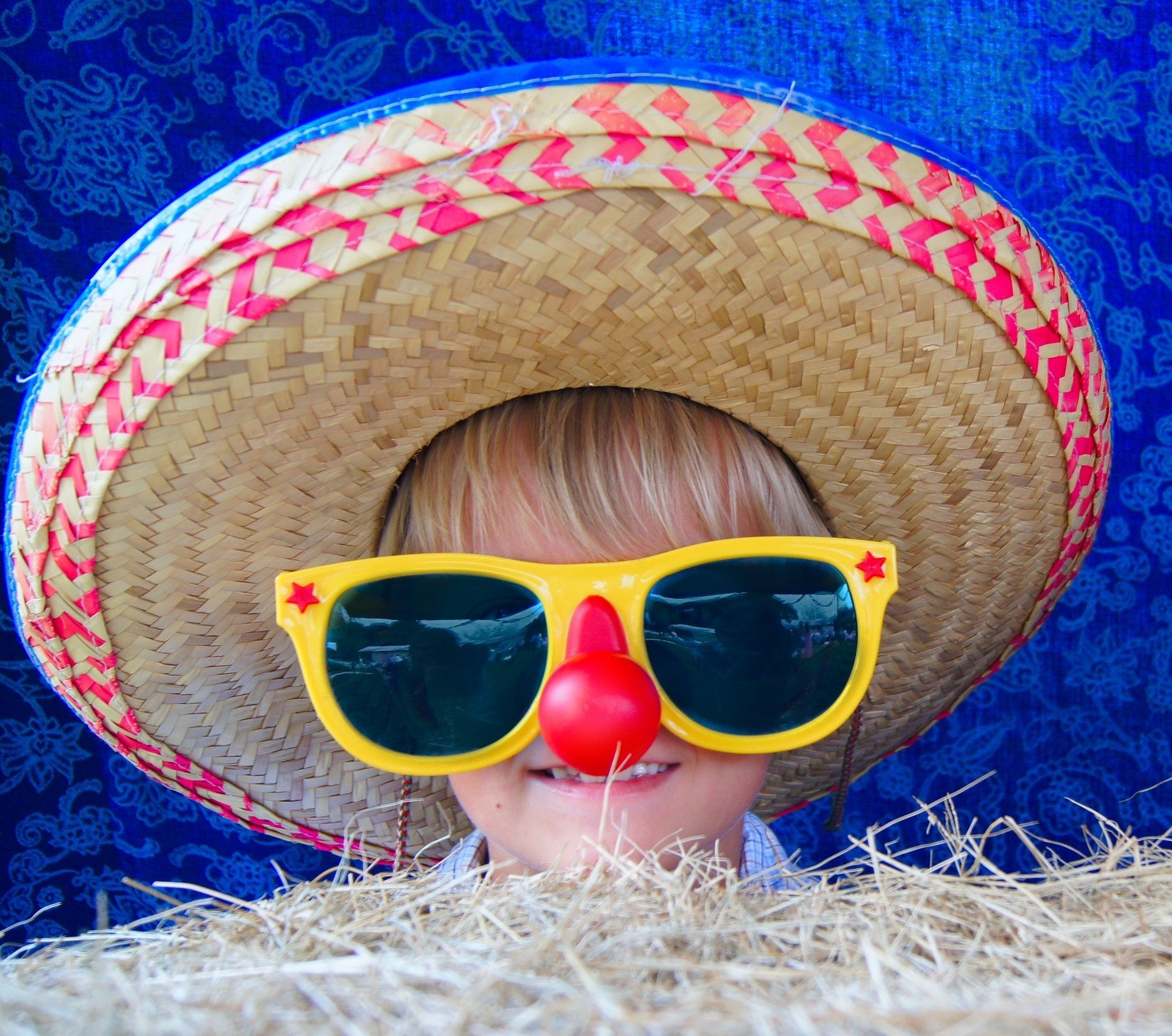 dziecko kapelusz śmieszne wakacje lato
