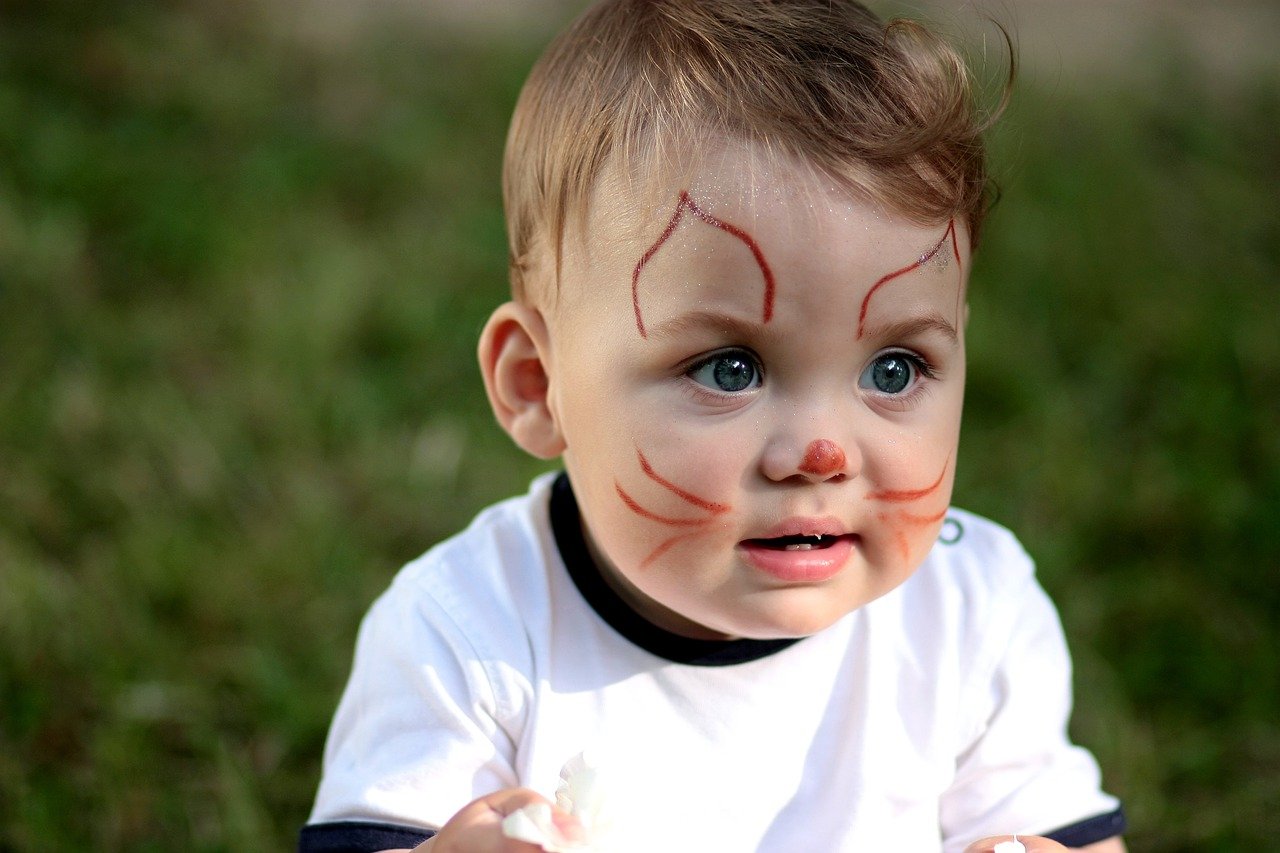 dziecko malowanie twarzy maluch