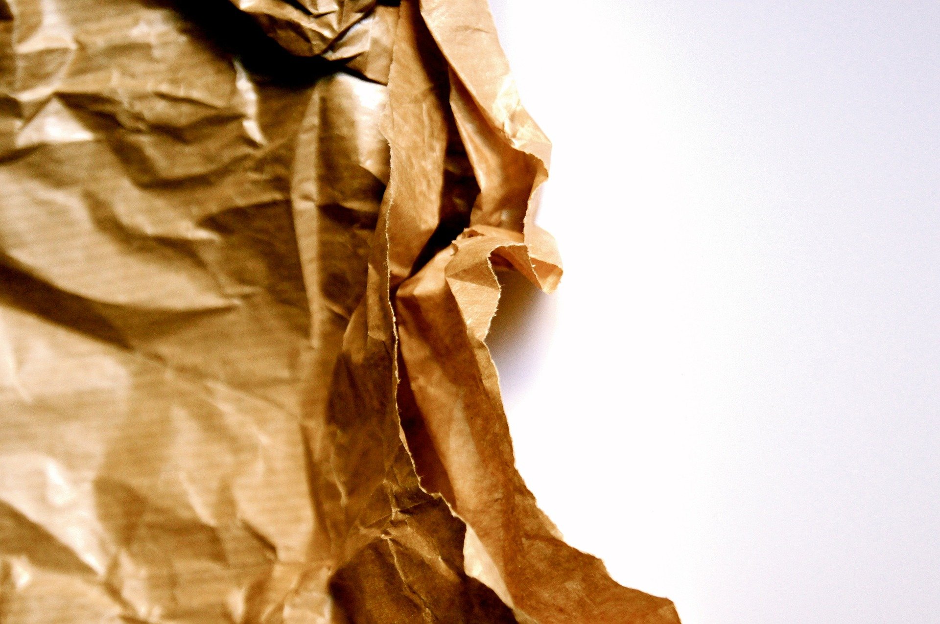 Pognieciony szary papier - recykling
