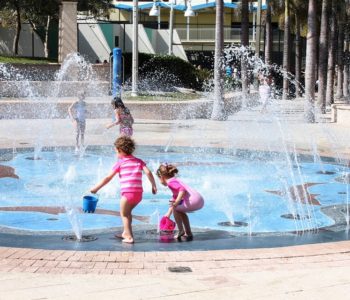 Wodne kręgle  – zabawa ruchowa dla dzieci