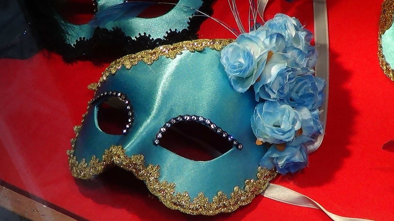Maska tradycyjna i współczesna