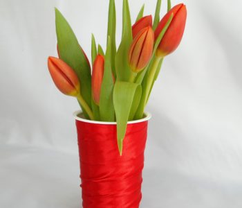 Jak  zrobić prosty wazonik z tulipanami