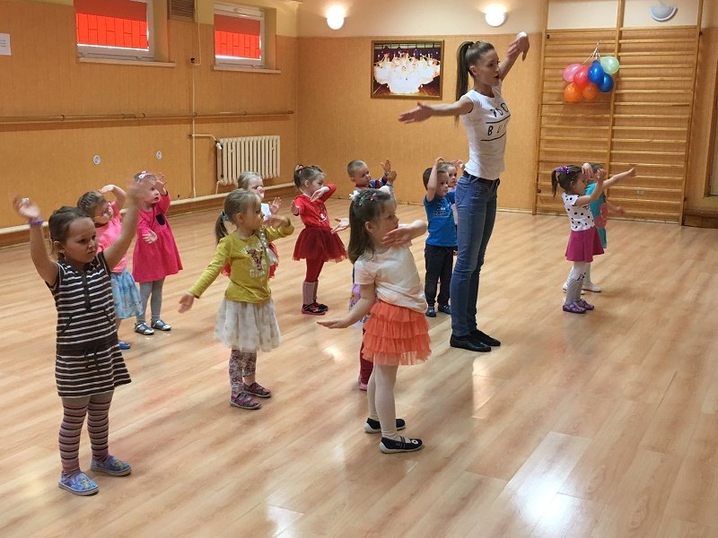 Energiczny mix taneczny - taniec dla dzieci w Elblągu