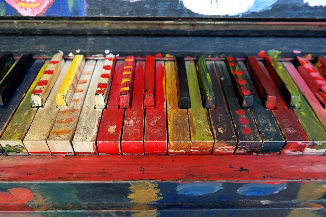 pianino kolorowe klawisze