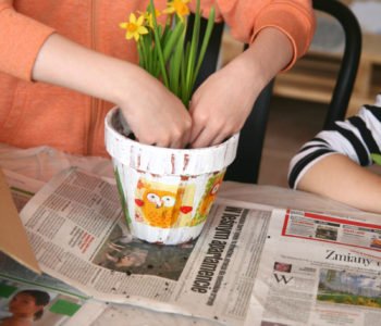 Warsztaty artystyczne – sadzenie kwiatów na Pierwszy Dzień Wiosny