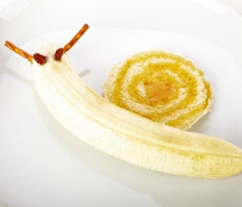 Ślimaczek – przepis na prosty deserek z bananem i miodem.