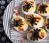 przepis na jajka faszerowane z pająkami