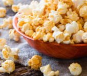 Jak zrobić domowy popcorn dla dzieci? Przepis
