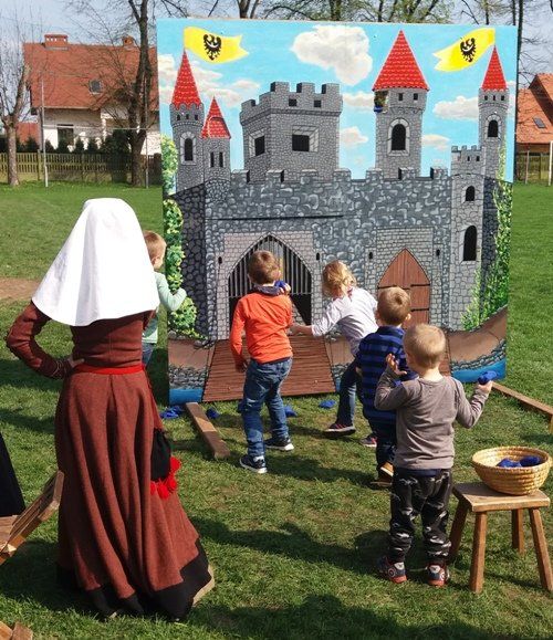 Atrakcje dziecięce na Jarmarku Jadwiżańskim w Centrum Kultury ZAMEK