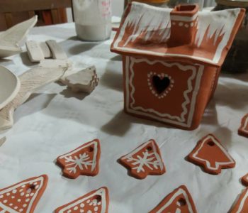 Rodzinne warsztaty mikołajkowe z ceramiki