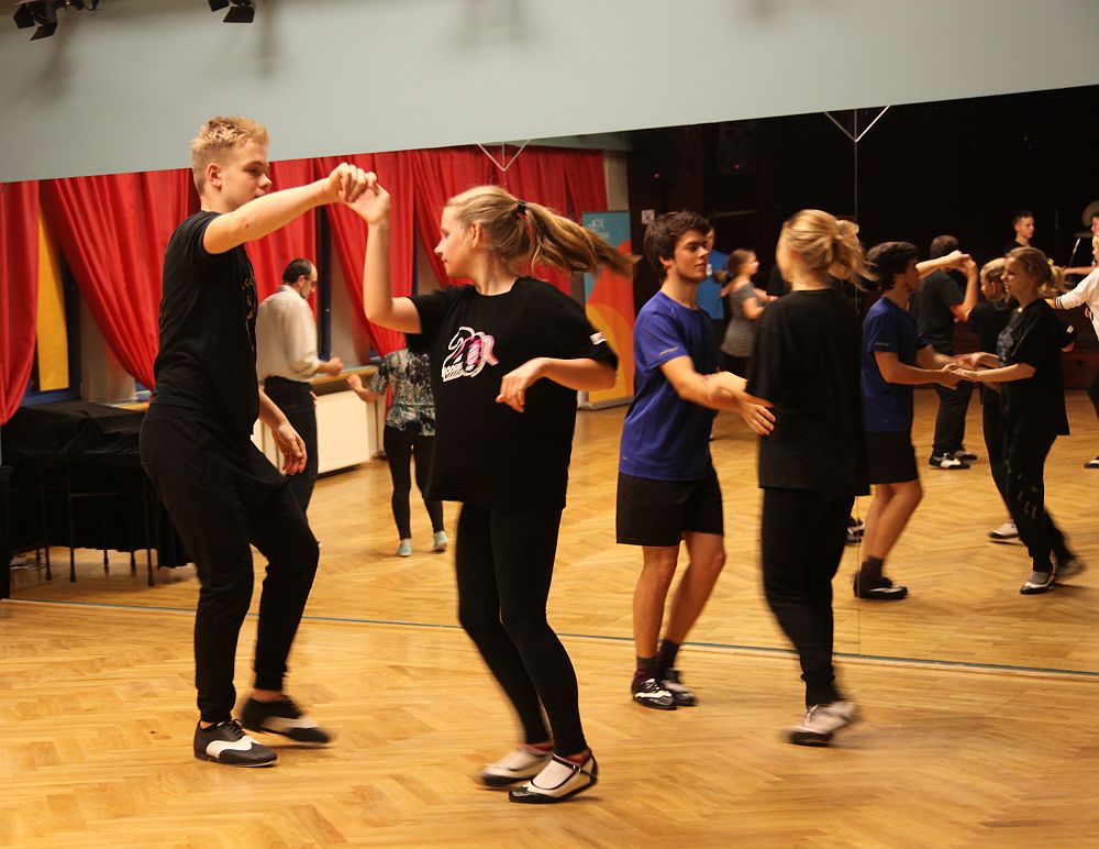 Ferie w DK Zacisze: Taniec towarzyski dla młodzieży