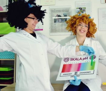 Warsztaty chemiczne w laboratorium dla dzieci – Kolorowy chemiczny świat