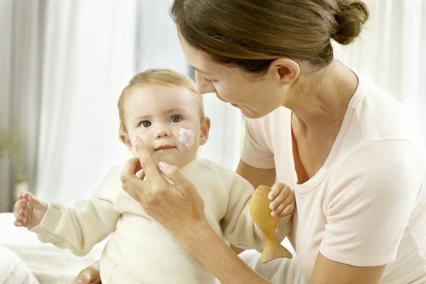 Troskliwa pielęgnacja skóry dziecka o każdej porze roku