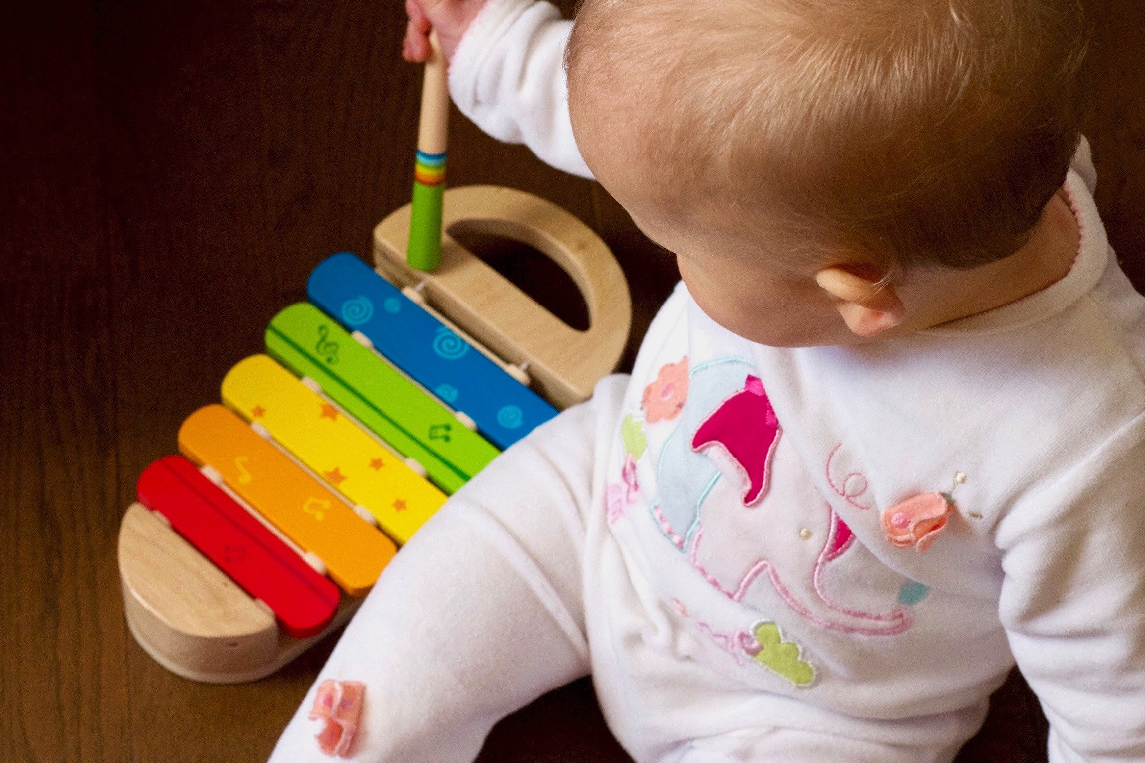 Zabawki wpierające rozwój dzieci w wieku 0 – 3 lata