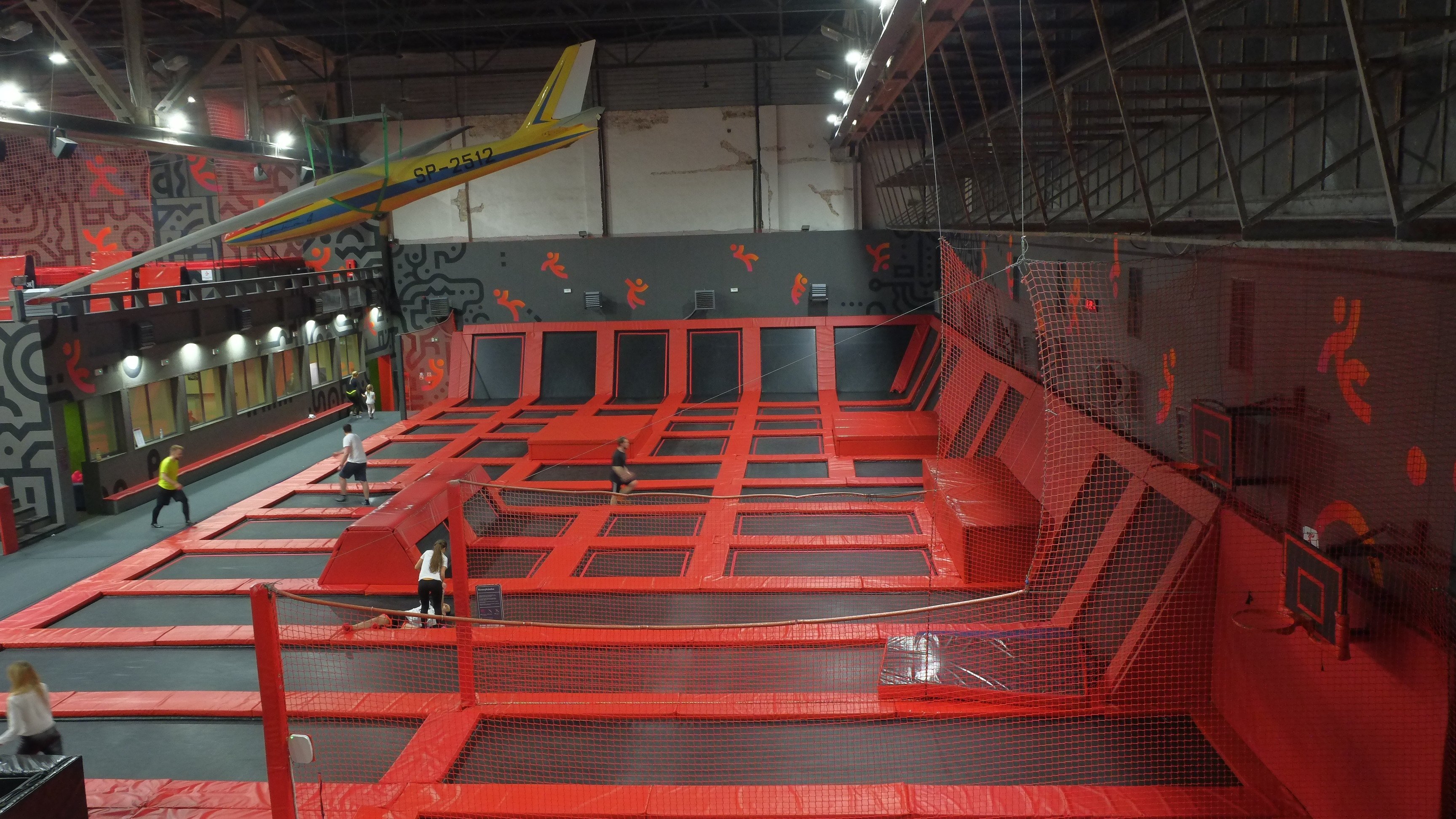 hangar 646 gocław trampoliny