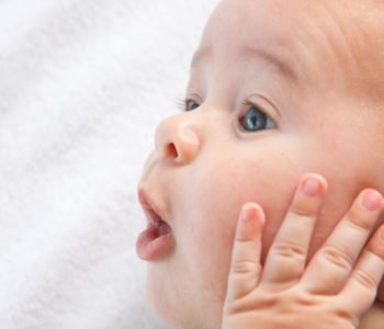 Zielona kupka u niemowlaka – czy powinna niepokoić?
