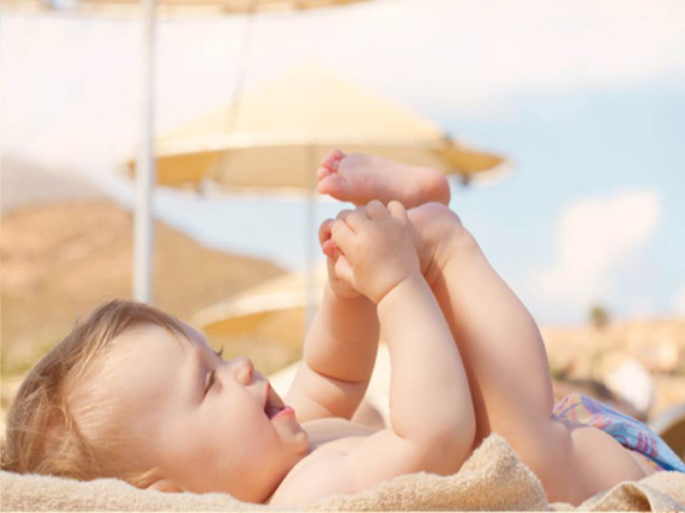 Bezpieczny maluch, czyli odpowiednia ochrona skóry dziecka przed słońcem