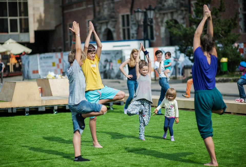 Taniec i ruch dla najmłodszych. Piknik rodzinny IKM w Parku Uphagena